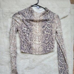 Long sleeve cheetah print crop top